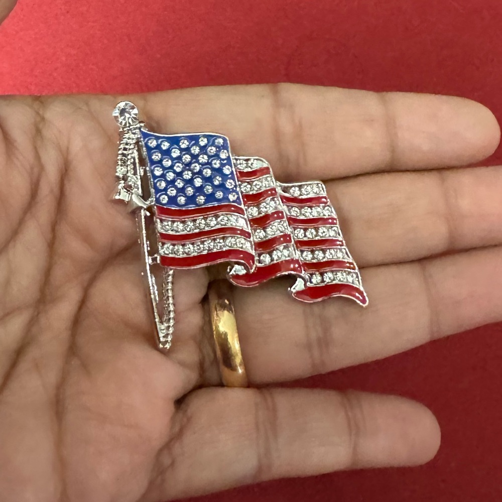 USA flag Rhinestone brooch - Picture 3 of 6